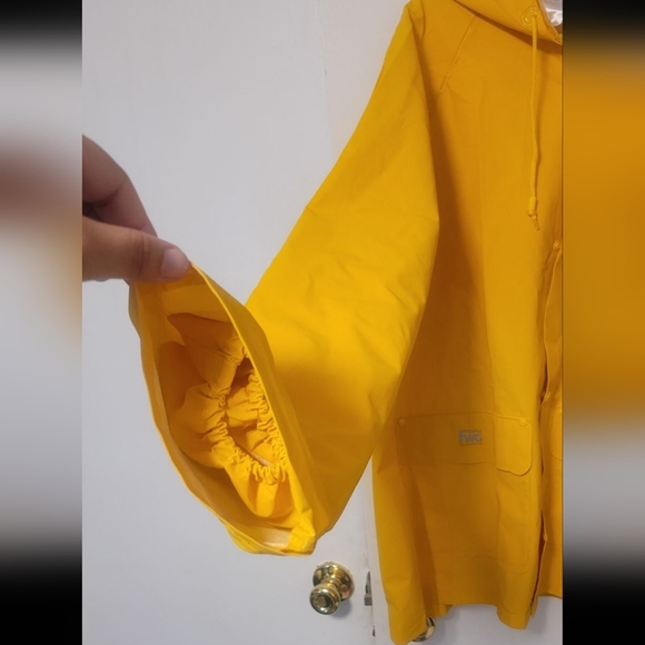 FWG Rain Jacket Size Small - Picture 3 of 8